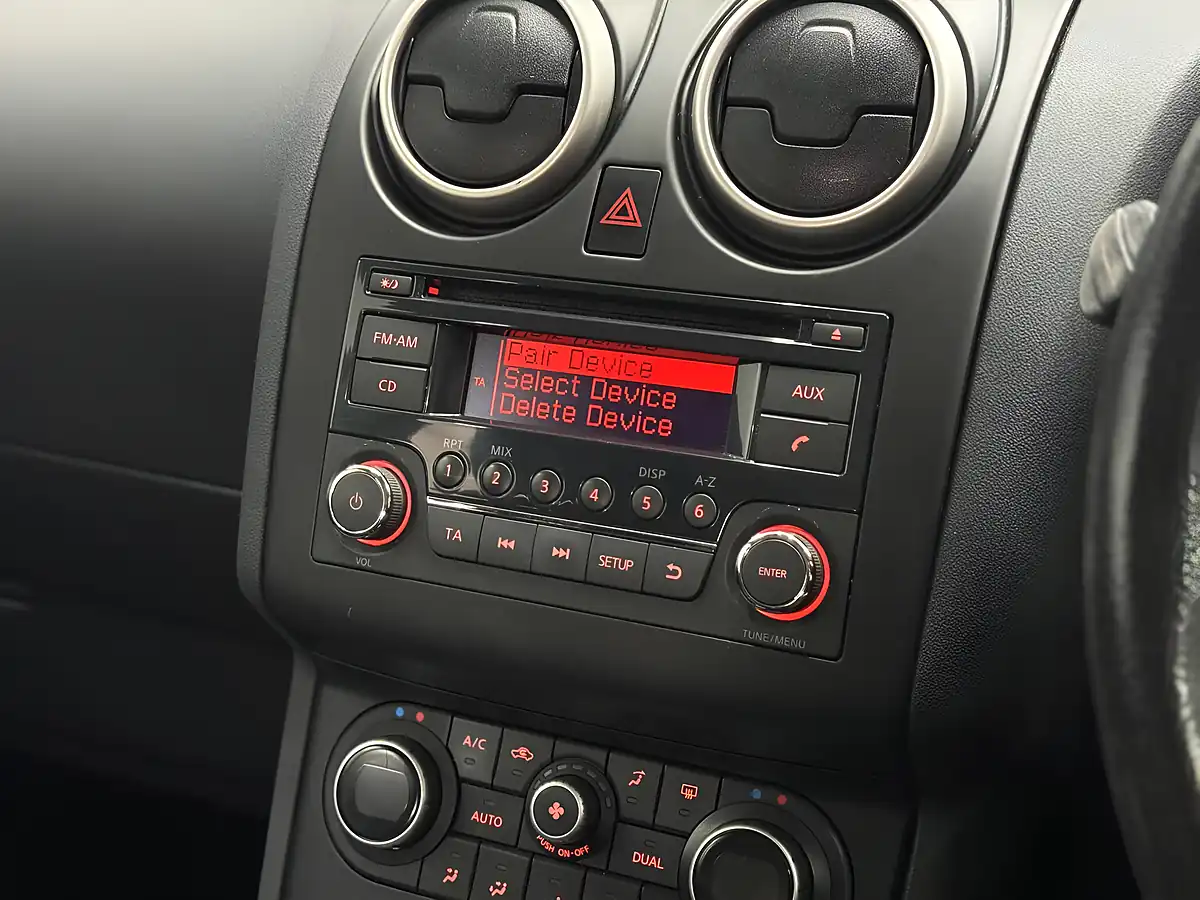 Used 2013 Nissan Qashqai Acenta Black - Interior and Exterior details 19