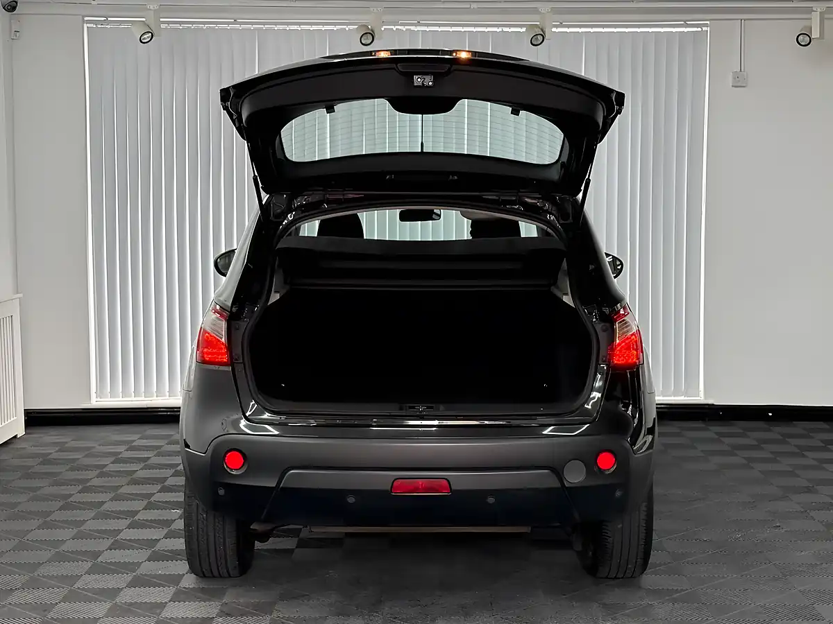 Used 2013 Nissan Qashqai Acenta Black - Interior and Exterior details 7