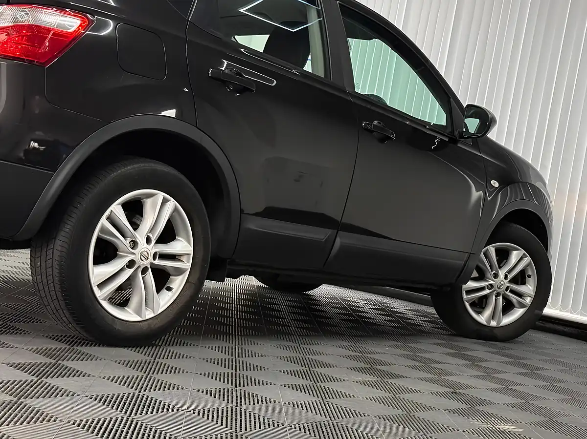 Used 2013 Nissan Qashqai Acenta Black - Interior and Exterior details 9