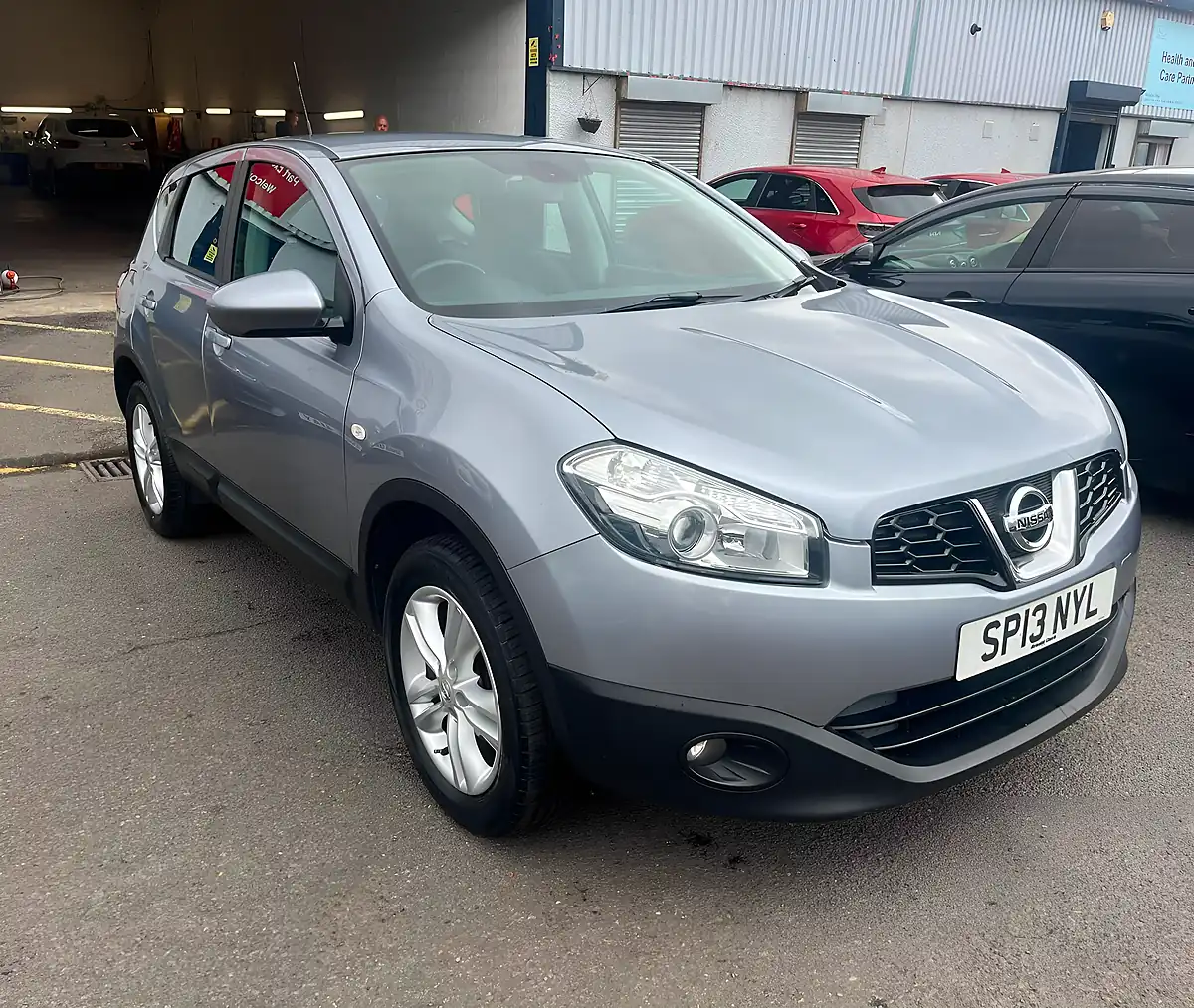 Used 2013 Nissan Qashqai Acenta Grey - Interior and Exterior details 3