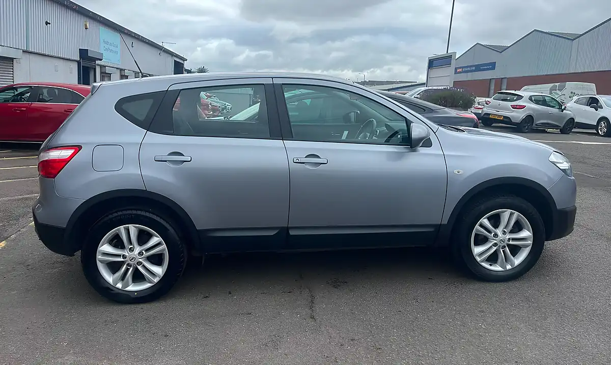 Used 2013 Nissan Qashqai Acenta Grey - Interior and Exterior details 4