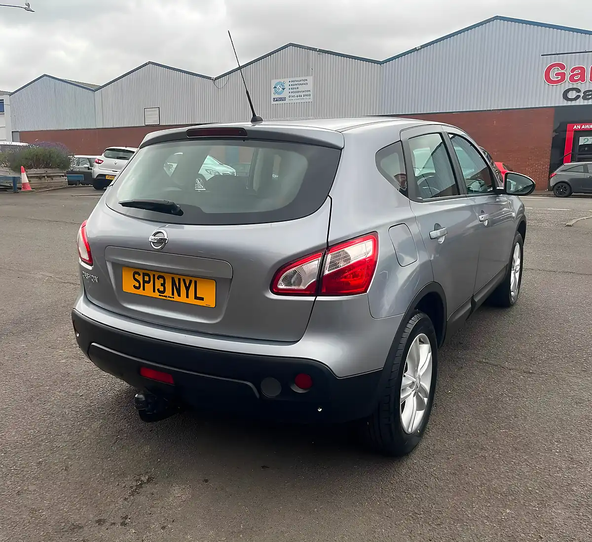 Used 2013 Nissan Qashqai Acenta Grey - Interior and Exterior details 5