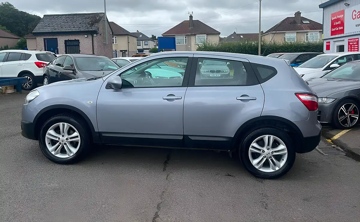 Used 2013 Nissan Qashqai Acenta Grey - Interior and Exterior details 8