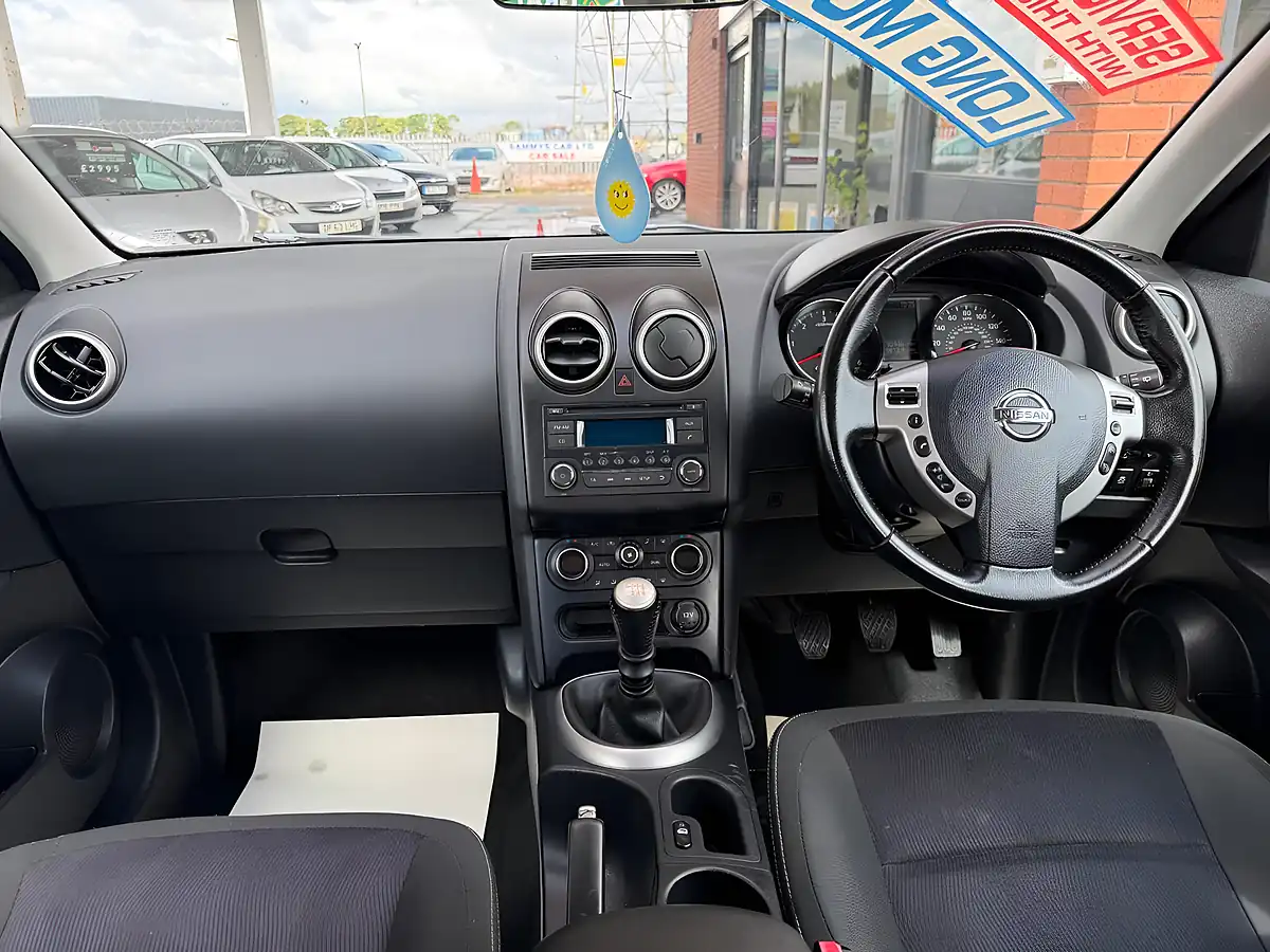 Used 2013 Nissan Qashqai Acenta Red - Interior and Exterior details 14
