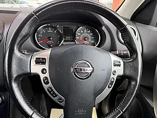 Used 2013 Nissan Qashqai Acenta Red - Interior and Exterior details 16