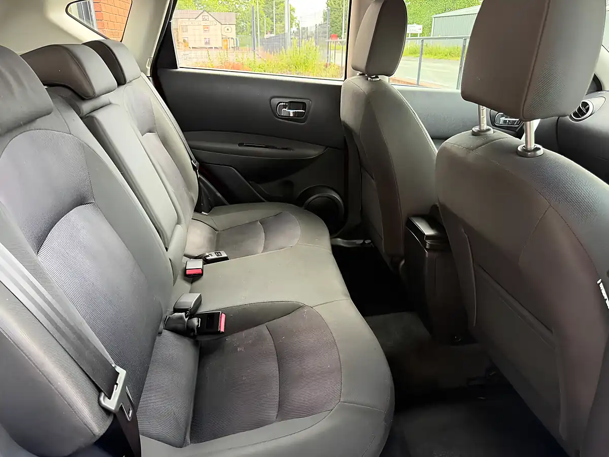 Used 2013 Nissan Qashqai Acenta Red - Interior and Exterior details 20