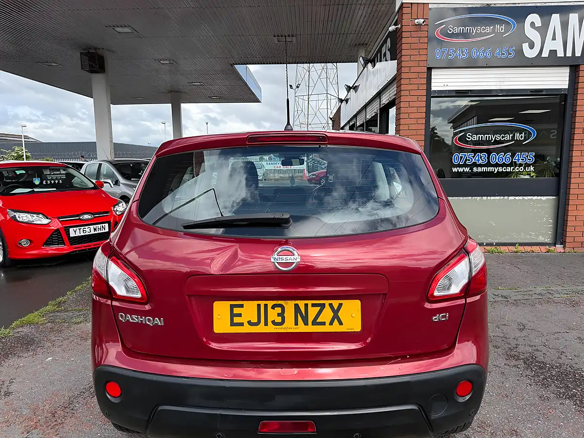Used 2013 Nissan Qashqai Acenta Red - Interior and Exterior details 4