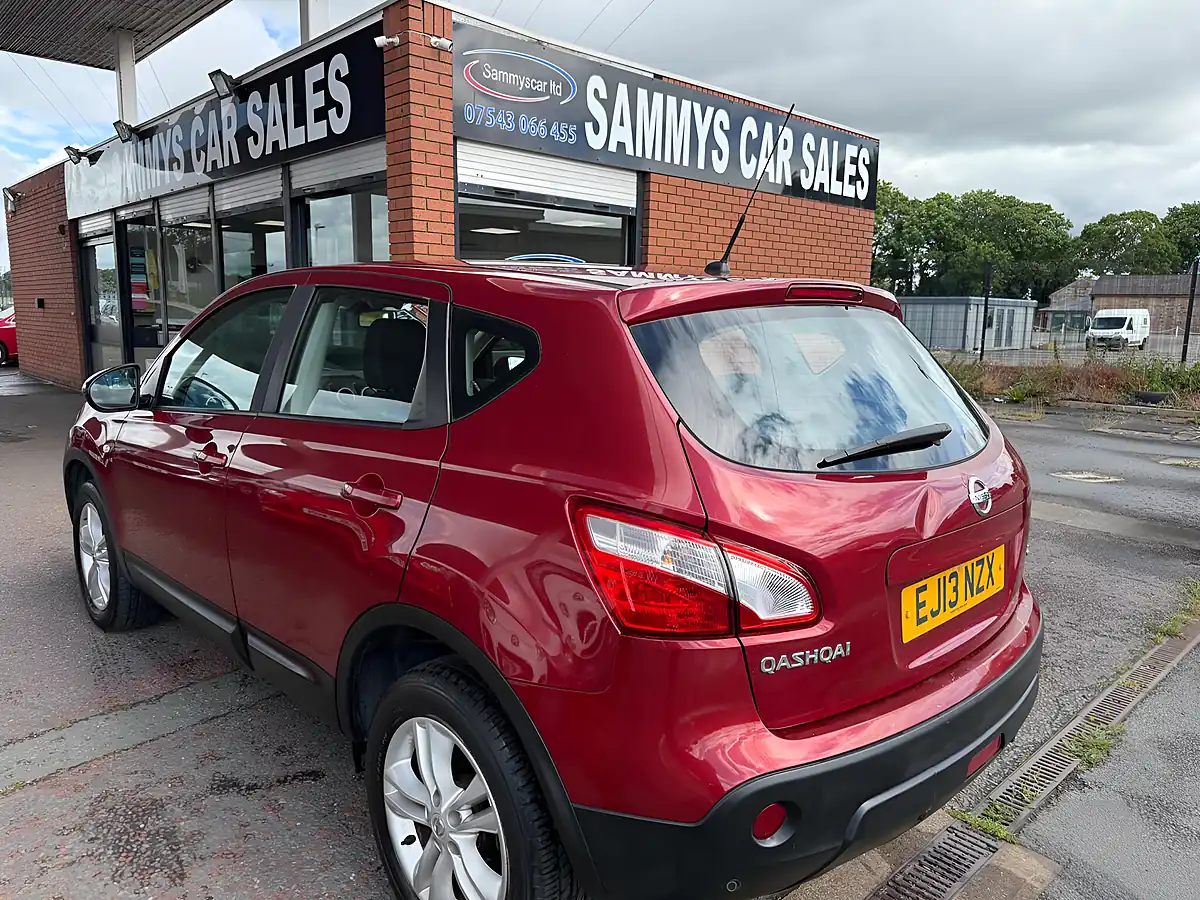 Used 2013 Nissan Qashqai Acenta Red - Interior and Exterior details 5