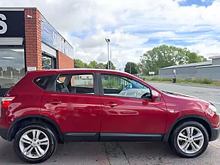 Used 2013 Nissan Qashqai Acenta Red - Interior and Exterior details 7