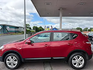 Used 2013 Nissan Qashqai Acenta Red - Interior and Exterior details 8