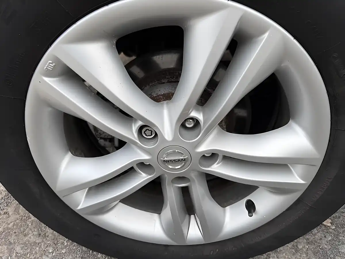 Used 2013 Nissan Qashqai Acenta Silver - Interior and Exterior details 12