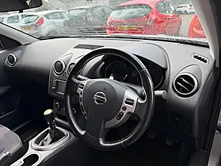 Used 2013 Nissan Qashqai Acenta Silver - Interior and Exterior details 13