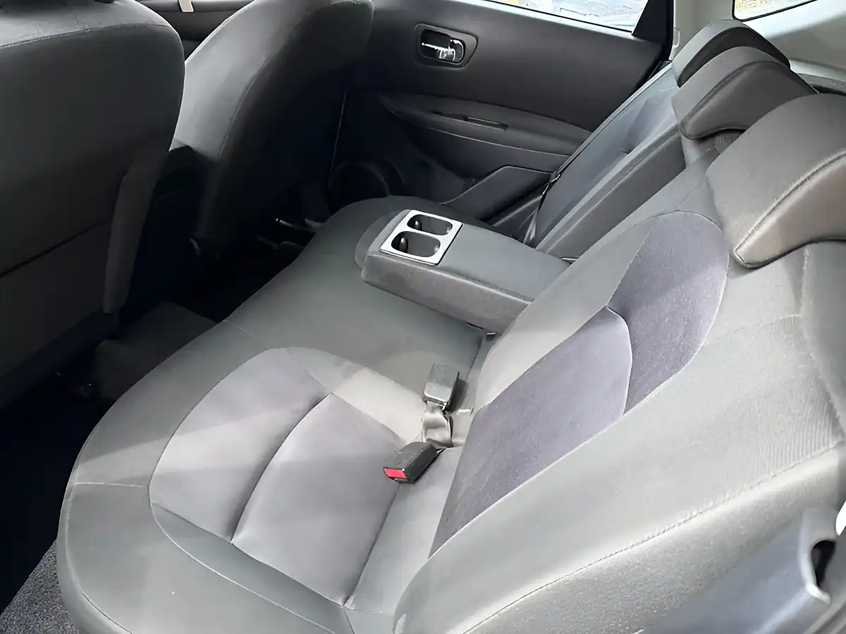Used 2013 Nissan Qashqai Acenta Silver - Interior and Exterior details 14
