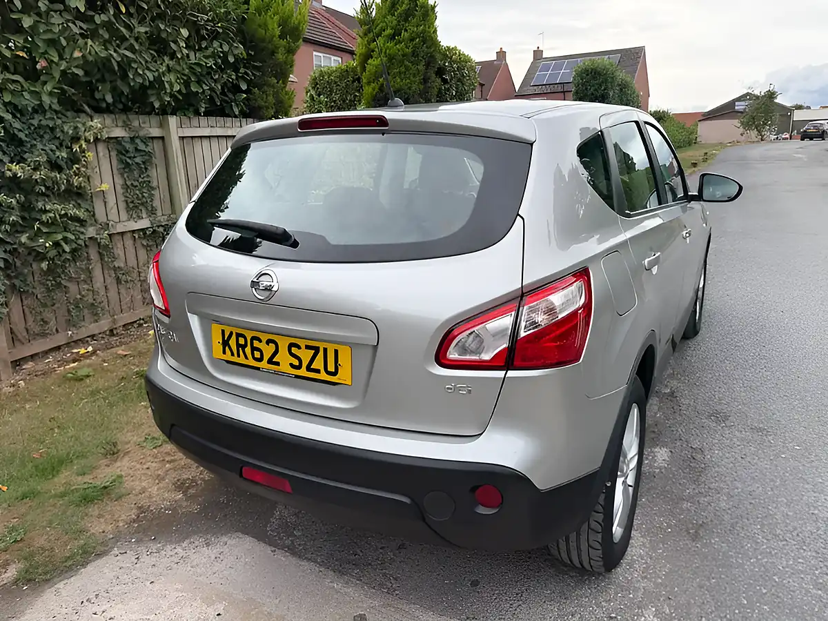 Used 2013 Nissan Qashqai Acenta Silver - Interior and Exterior details 5