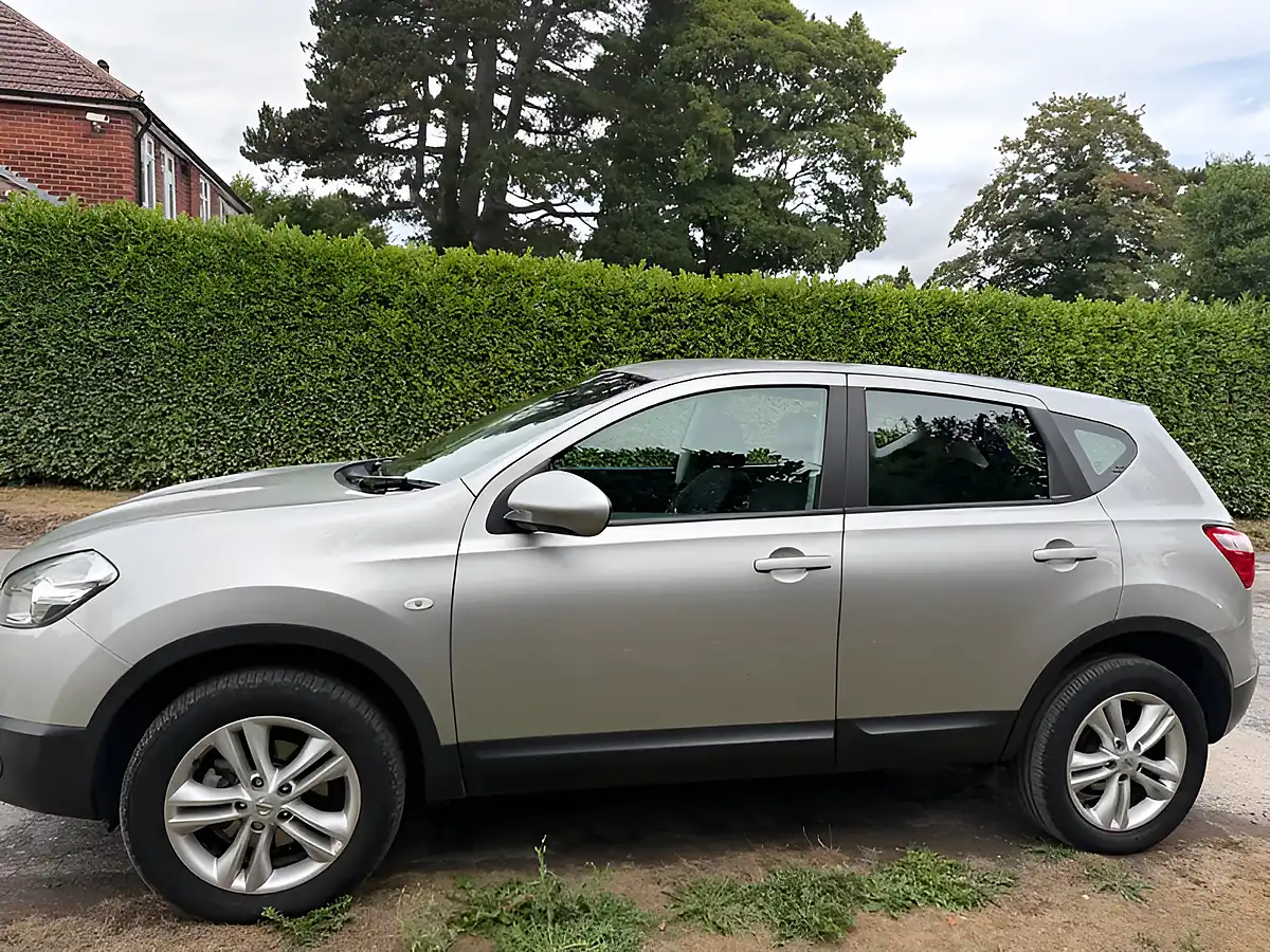 Used 2013 Nissan Qashqai Acenta Silver - Interior and Exterior details 8
