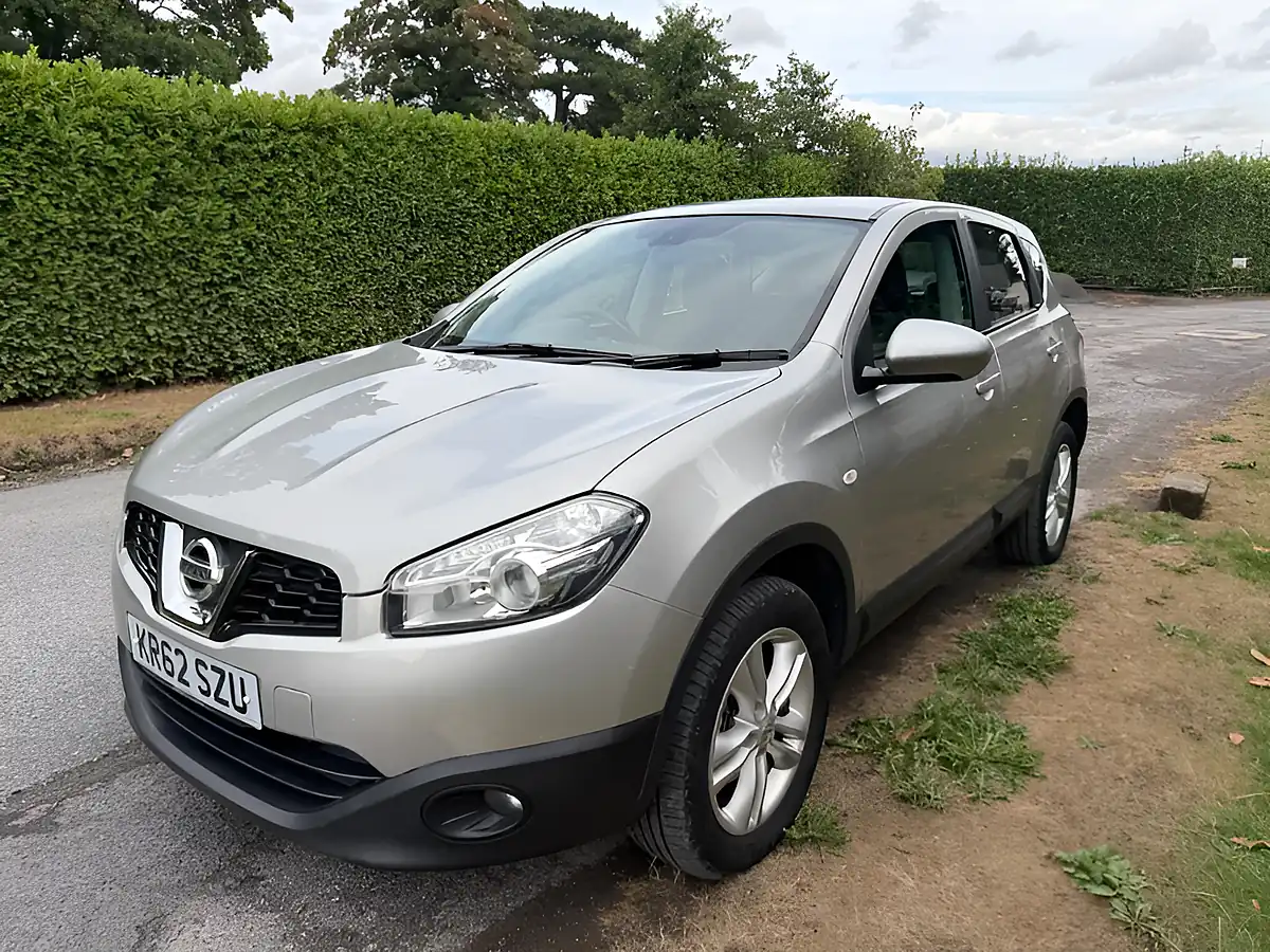 Used 2013 Nissan Qashqai Acenta Silver - Interior and Exterior details 9