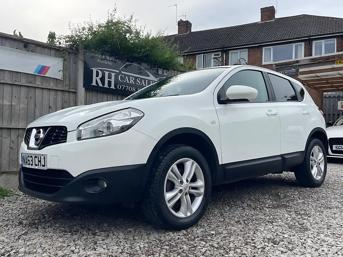 Used 2013 Nissan Qashqai Acenta White - Interior and Exterior details 11