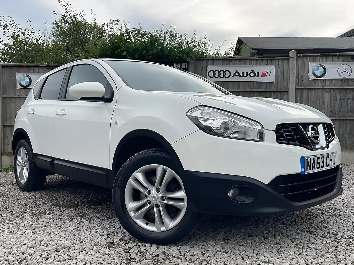 Used 2013 Nissan Qashqai Acenta White - Interior and Exterior details 14