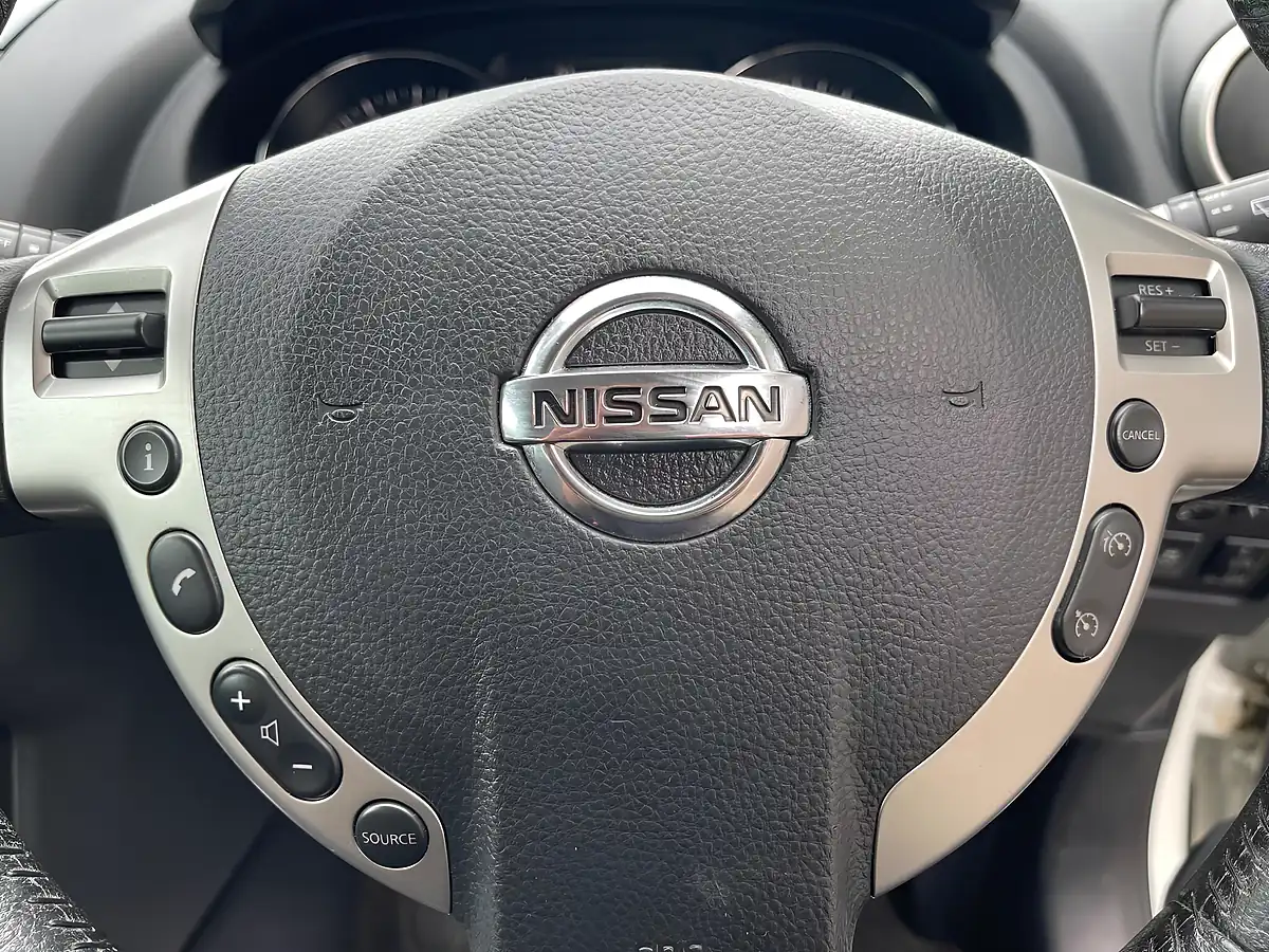 Used 2013 Nissan Qashqai Acenta White - Interior and Exterior details 15