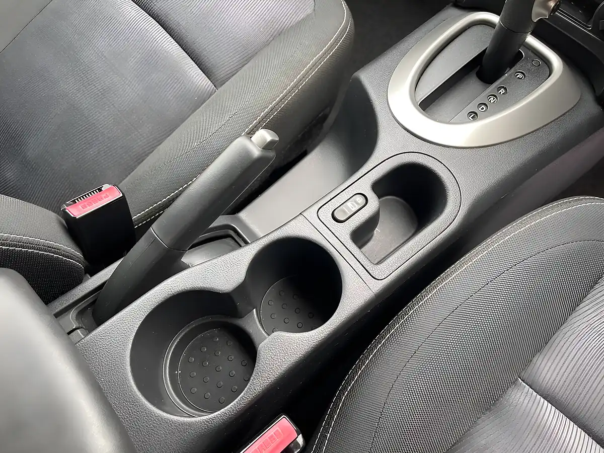 Used 2013 Nissan Qashqai Acenta White - Interior and Exterior details 16