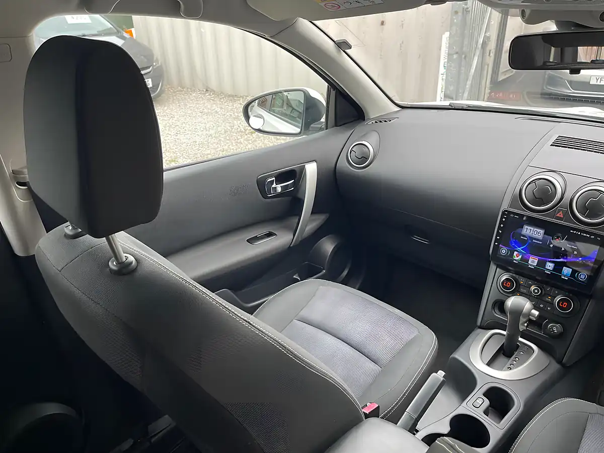 Used 2013 Nissan Qashqai Acenta White - Interior and Exterior details 3