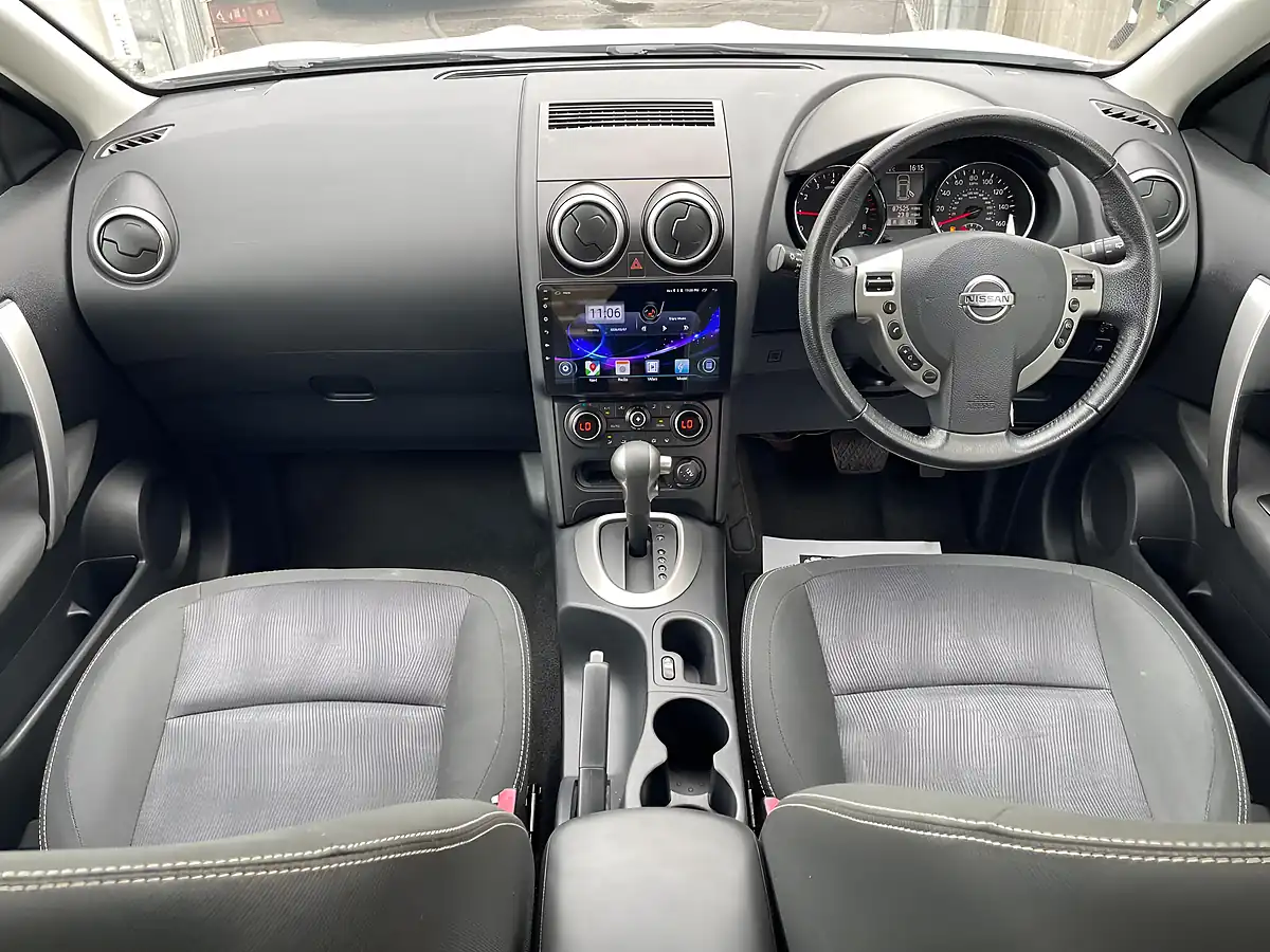 Used 2013 Nissan Qashqai Acenta White - Interior and Exterior details 4