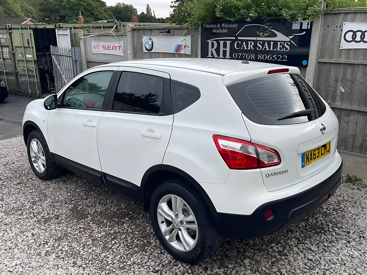 Used 2013 Nissan Qashqai Acenta White - Interior and Exterior details 7