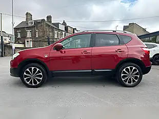 Used 2013 Nissan Qashqai N-Tec+ Red - Interior and Exterior details 11