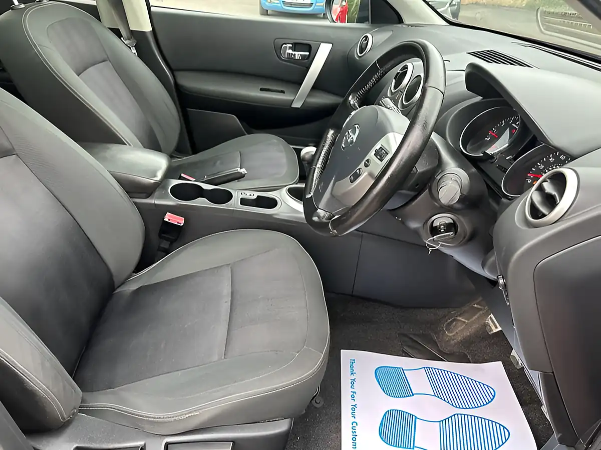 Used 2013 Nissan Qashqai N-Tec+ Red - Interior and Exterior details 13