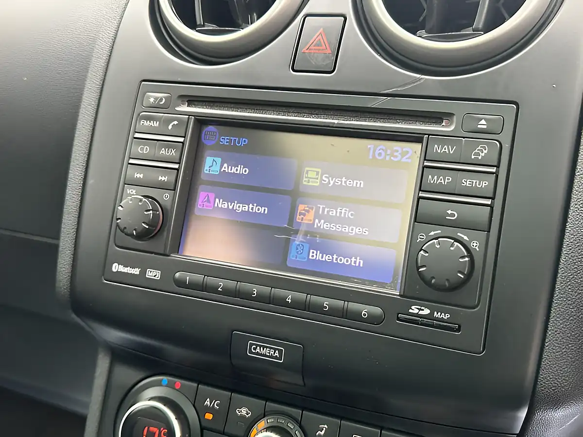 Used 2013 Nissan Qashqai N-Tec+ Red - Interior and Exterior details 15