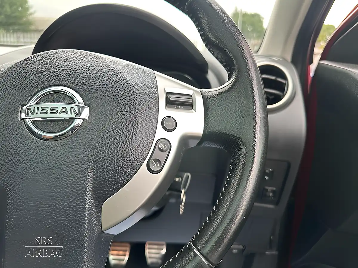 Used 2013 Nissan Qashqai N-Tec+ Red - Interior and Exterior details 16