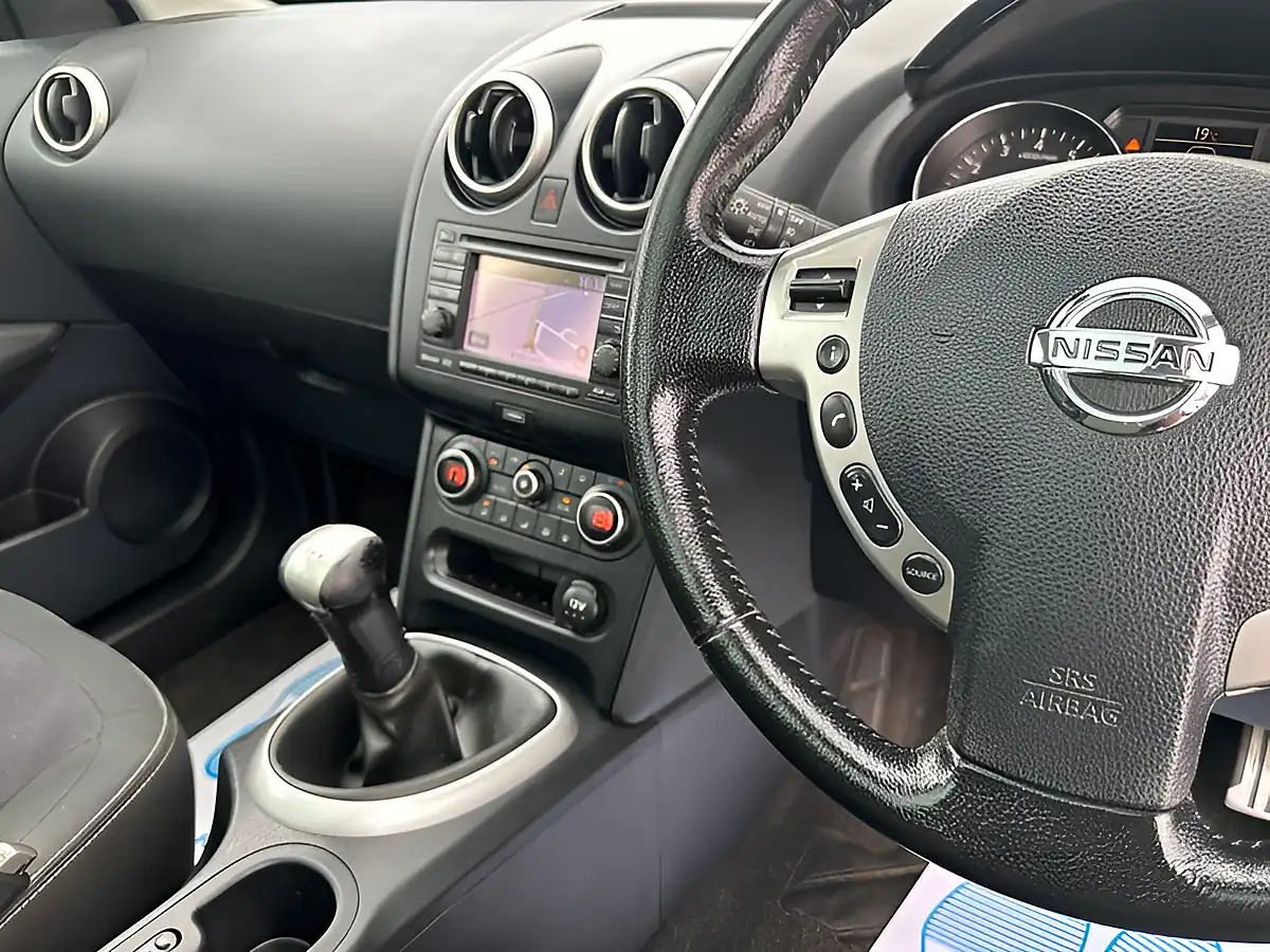 Used 2013 Nissan Qashqai N-Tec+ Red - Interior and Exterior details 17