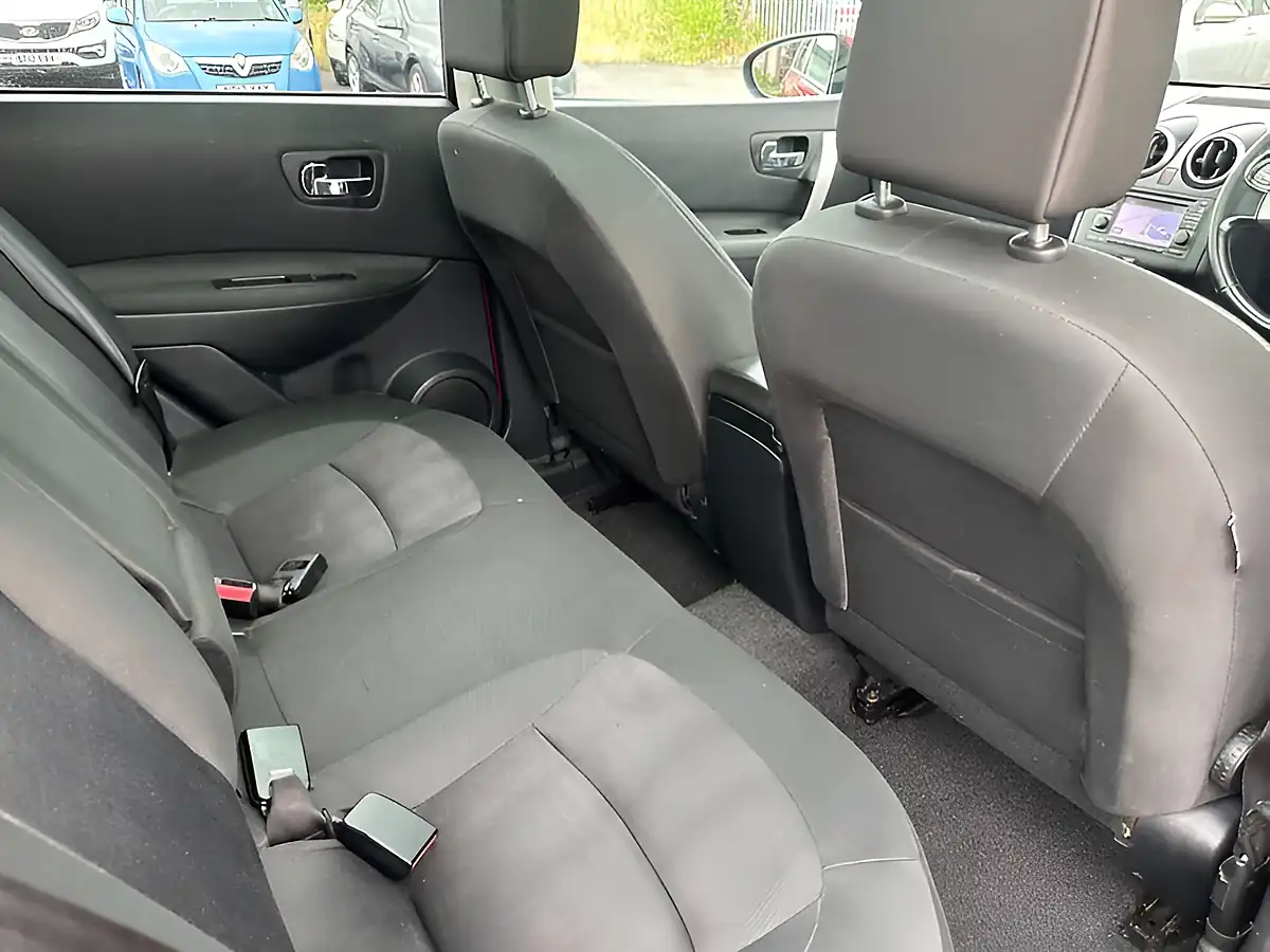 Used 2013 Nissan Qashqai N-Tec+ Red - Interior and Exterior details 18