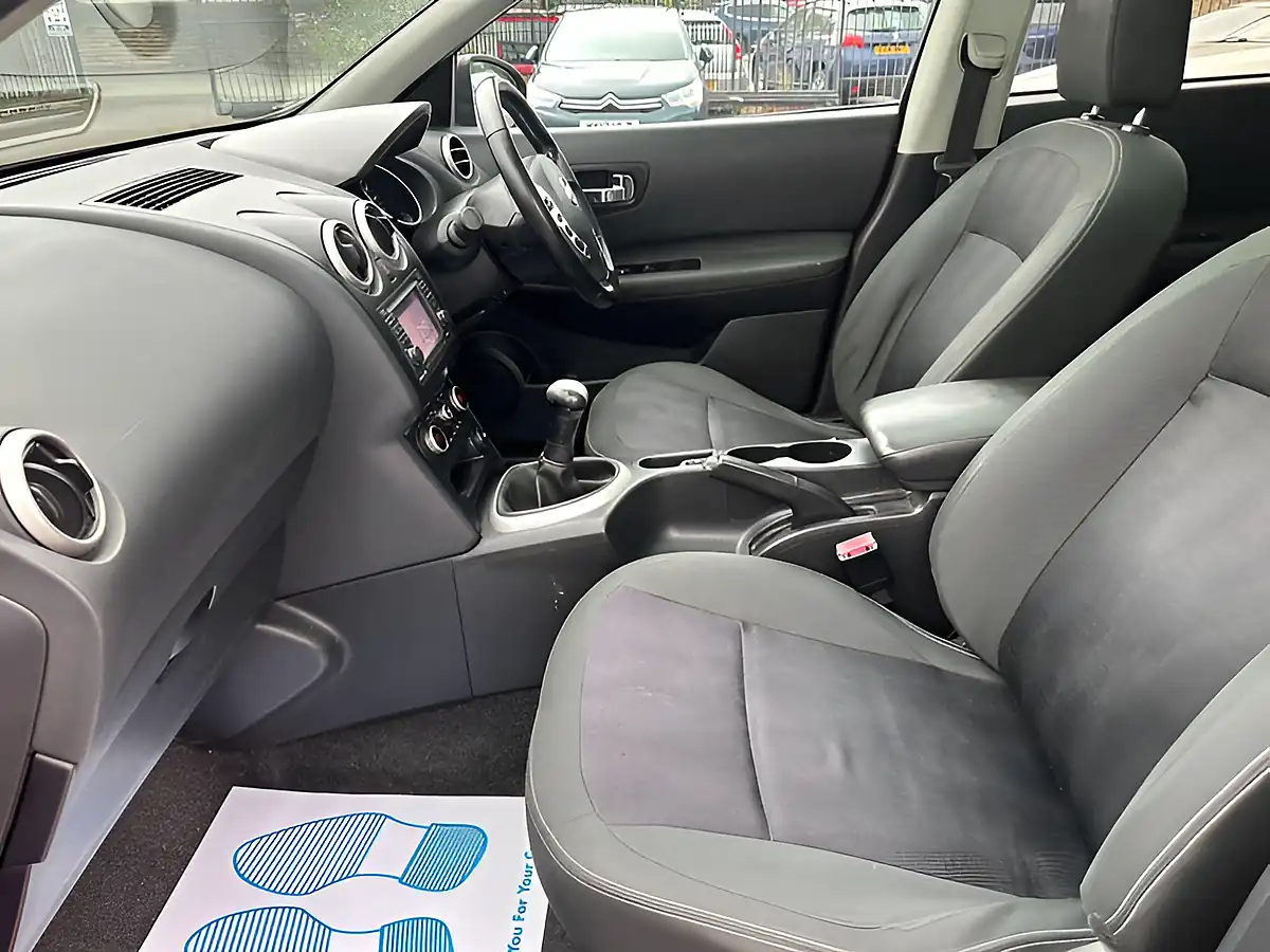 Used 2013 Nissan Qashqai N-Tec+ Red - Interior and Exterior details 19