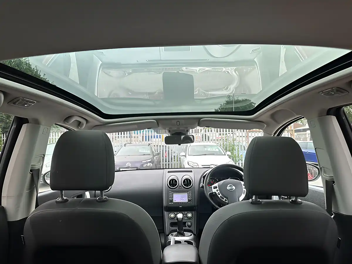 Used 2013 Nissan Qashqai N-Tec+ Red - Interior and Exterior details 20