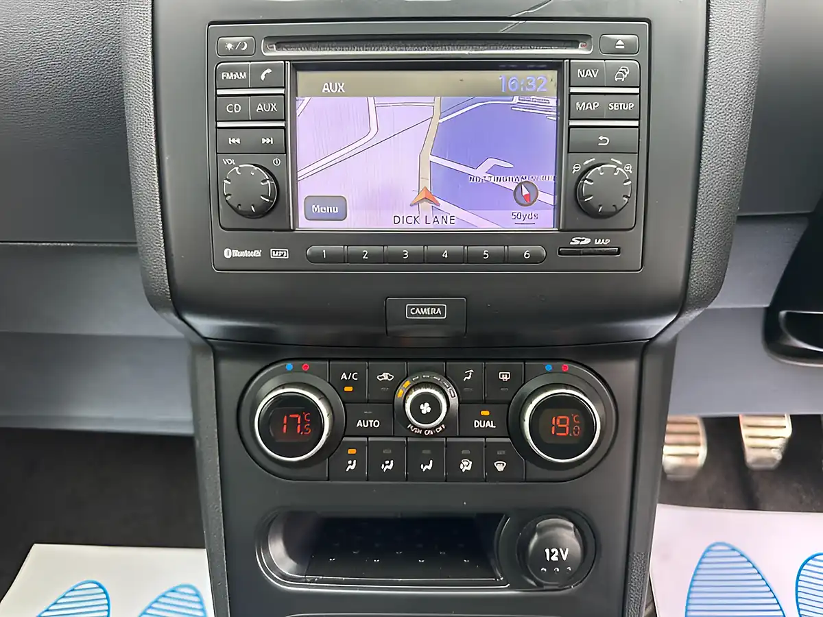 Used 2013 Nissan Qashqai N-Tec+ Red - Interior and Exterior details 5