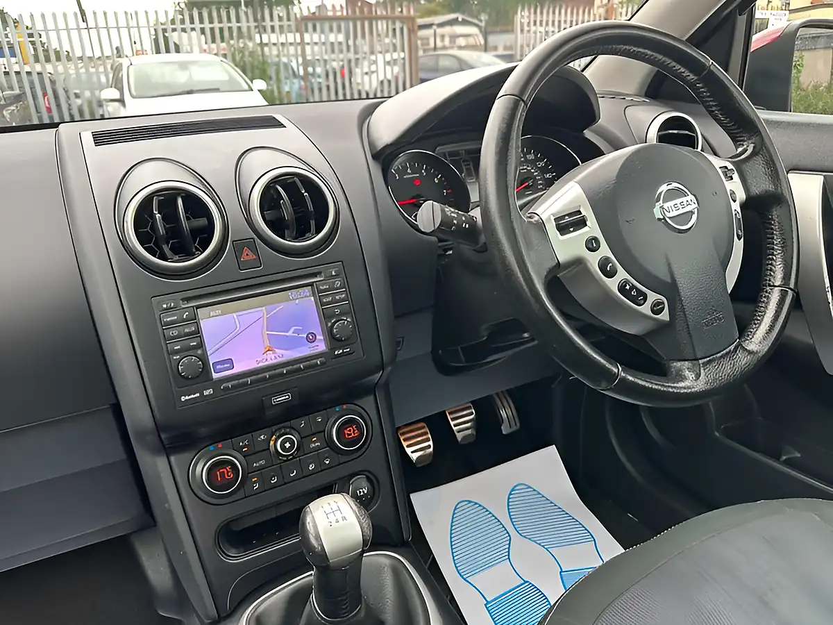 Used 2013 Nissan Qashqai N-Tec+ Red - Interior and Exterior details 6