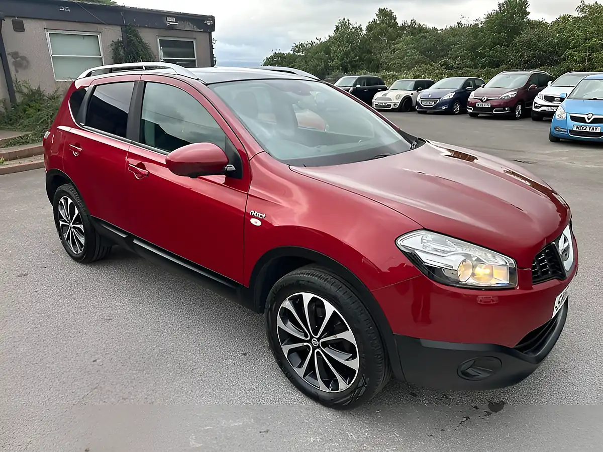 Used 2013 Nissan Qashqai N-Tec+ Red - Interior and Exterior details 9