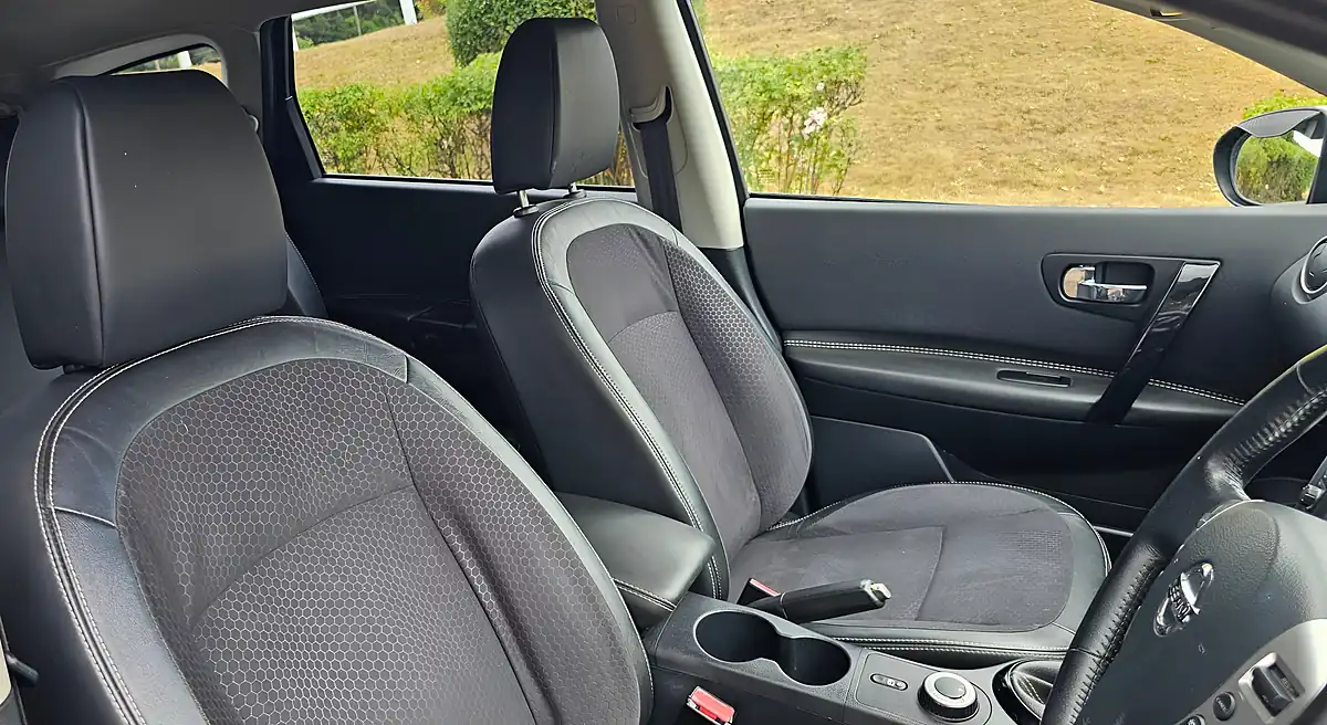 Used 2013 Nissan Qashqai+2 360 Black - Interior and Exterior details 11