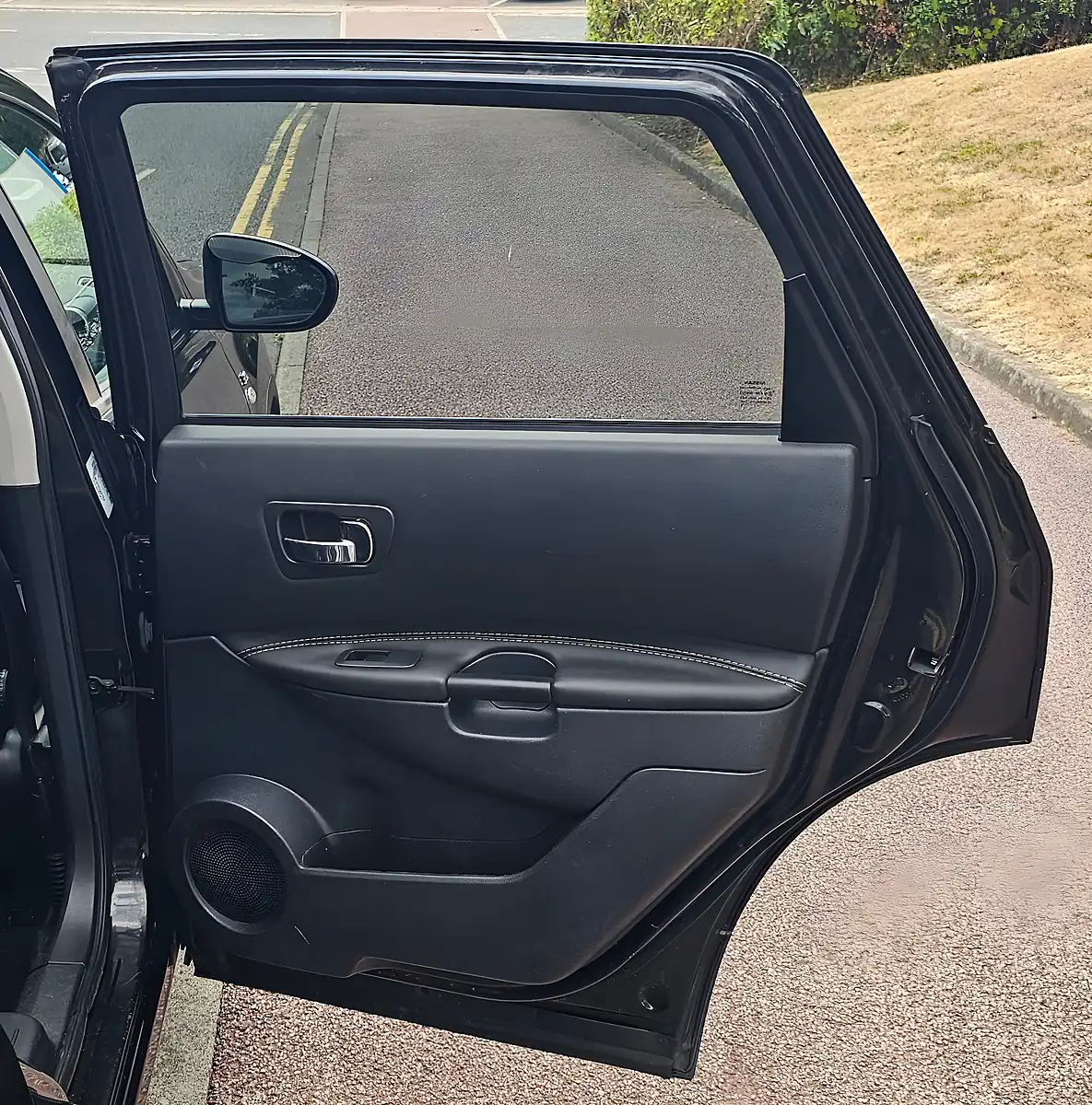 Used 2013 Nissan Qashqai+2 360 Black - Interior and Exterior details 12