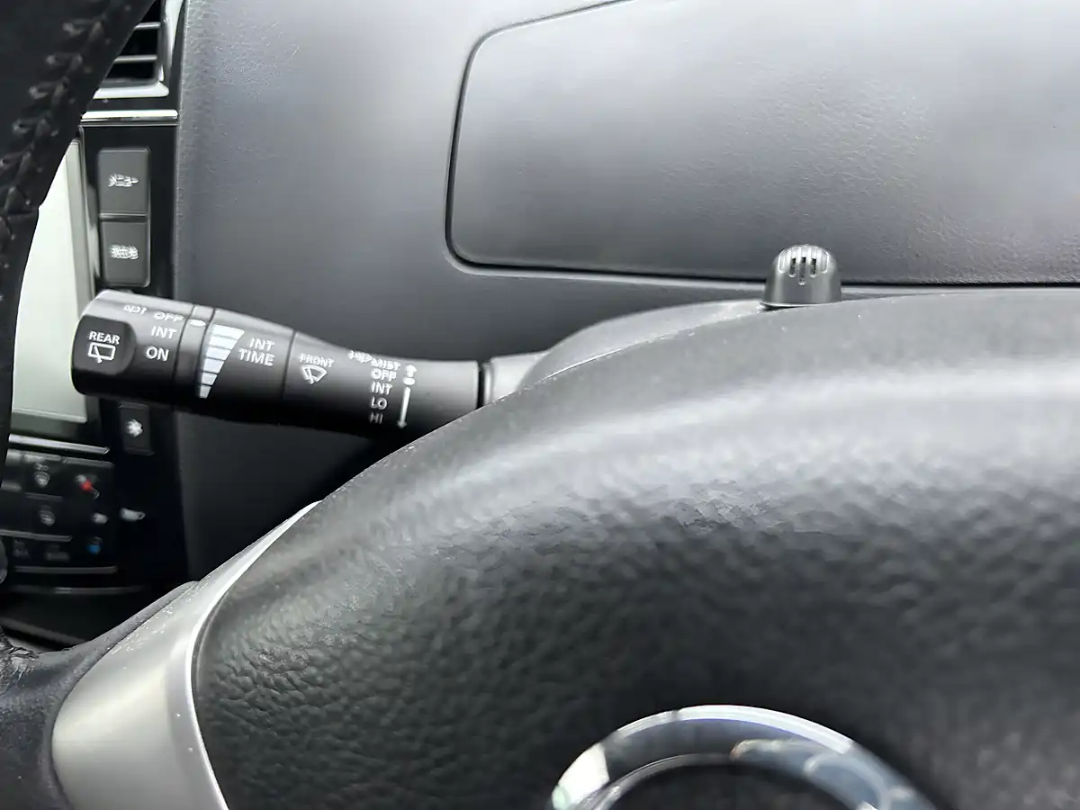 Used 2013 Nissan Serena Black - Interior and Exterior details 15