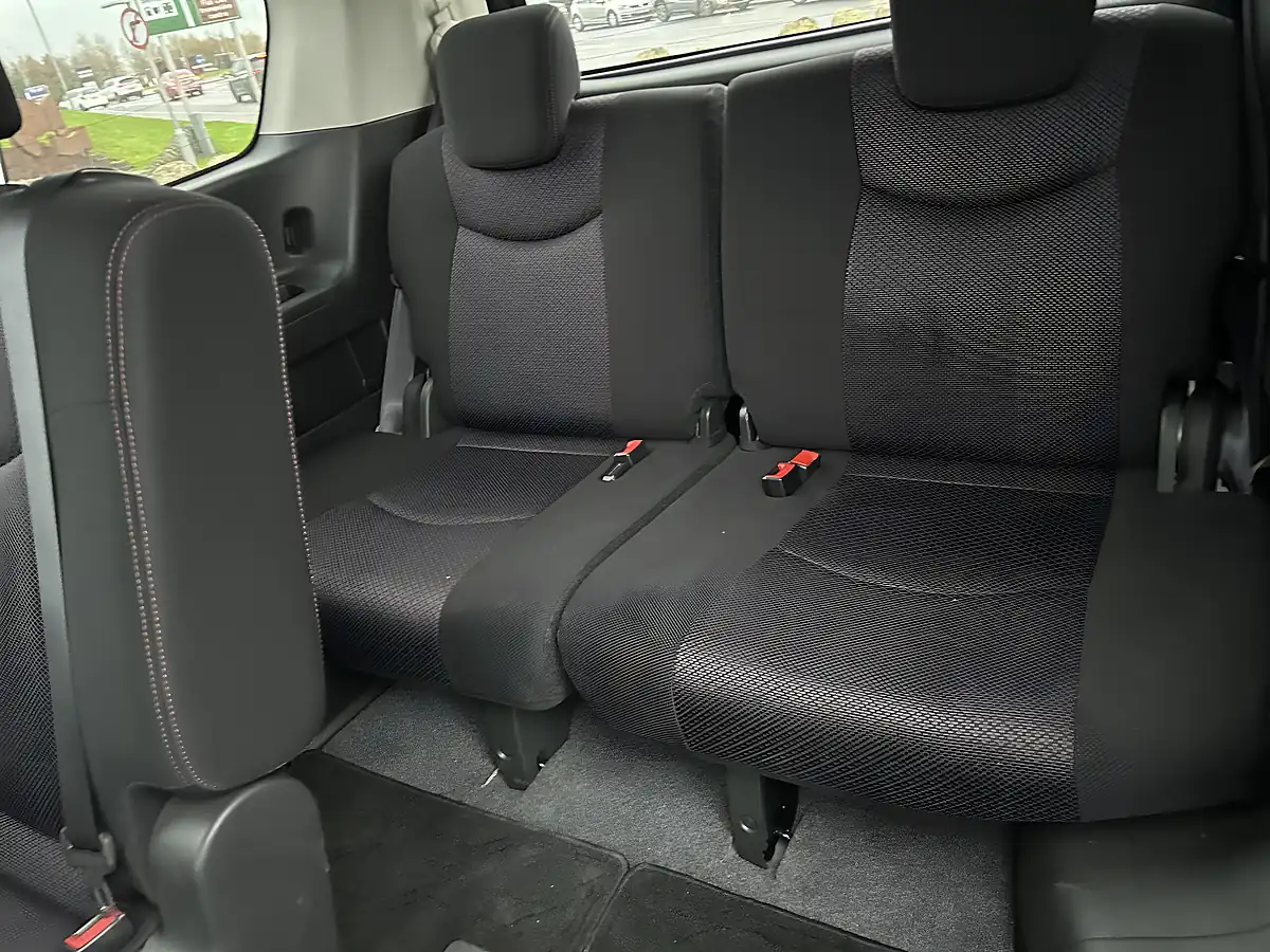 Used 2013 Nissan Serena Black - Interior and Exterior details 16