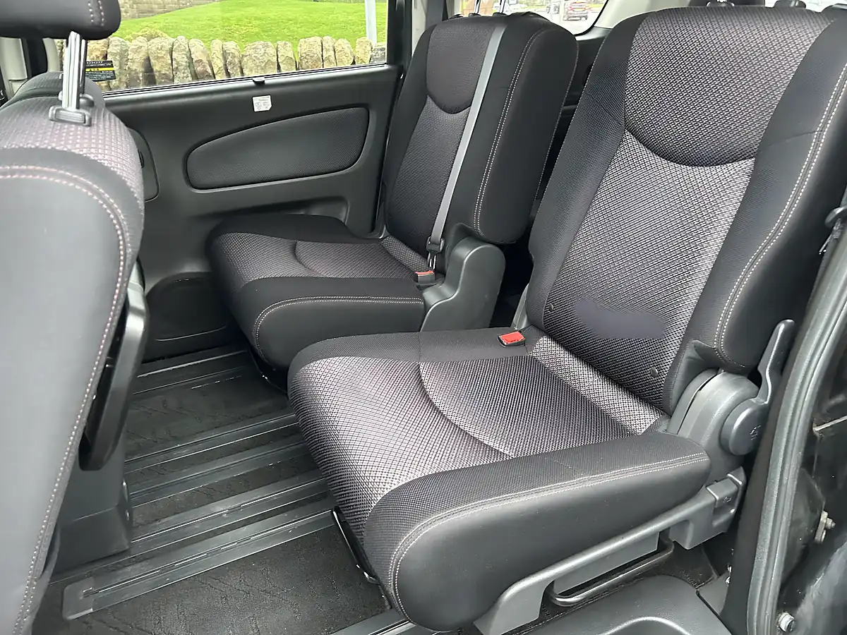 Used 2013 Nissan Serena Black - Interior and Exterior details 18