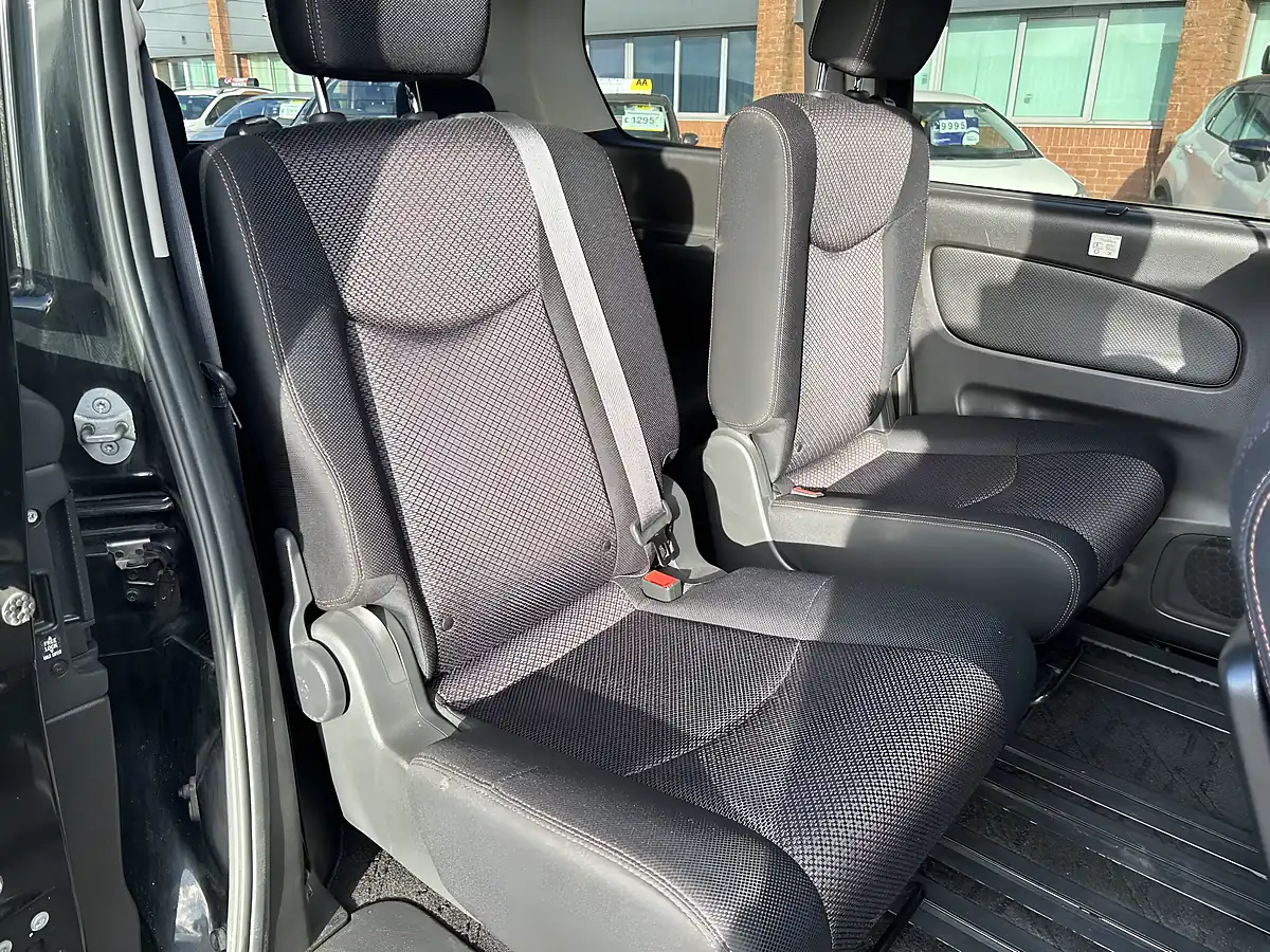 Used 2013 Nissan Serena Black - Interior and Exterior details 19