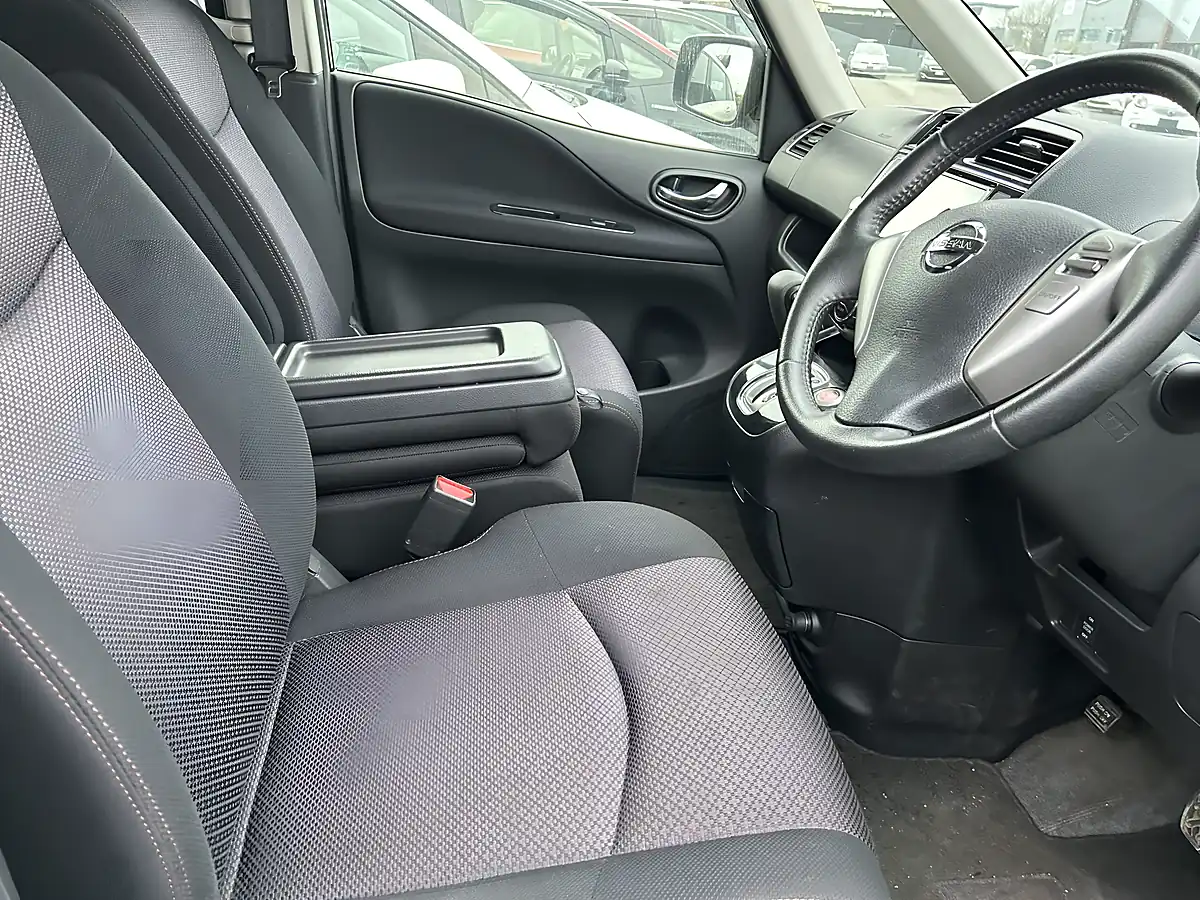 Used 2013 Nissan Serena Black - Interior and Exterior details 8