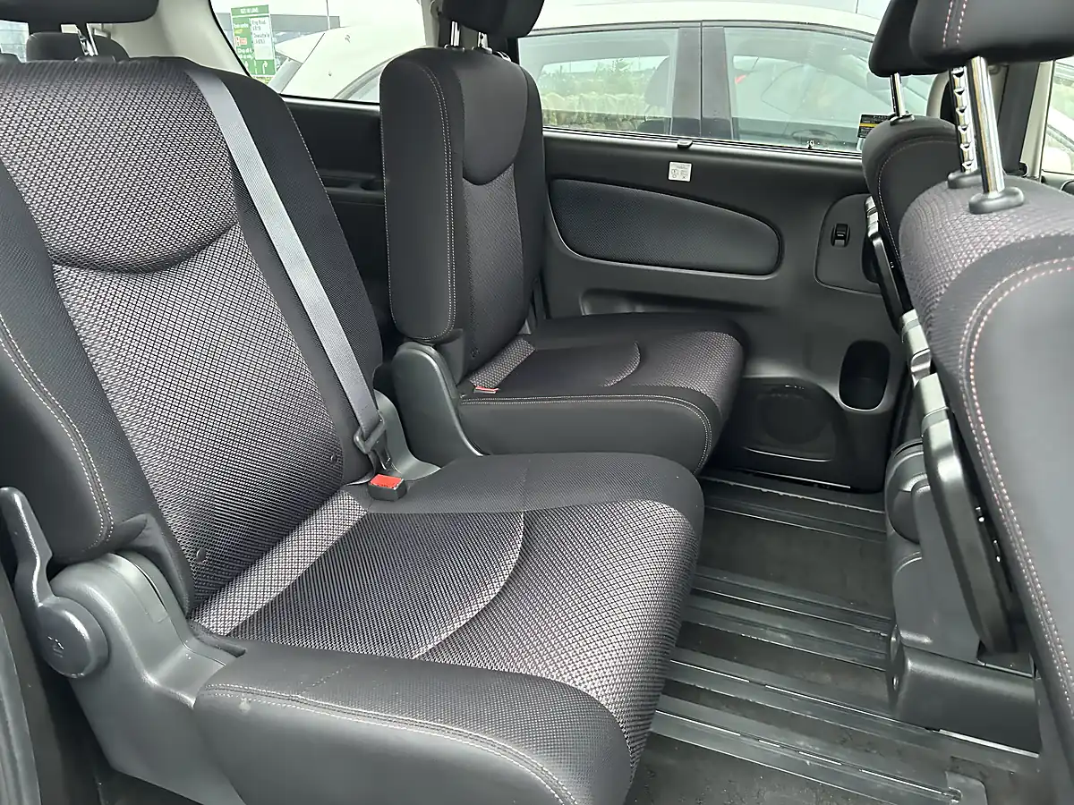 Used 2013 Nissan Serena Black - Interior and Exterior details 9