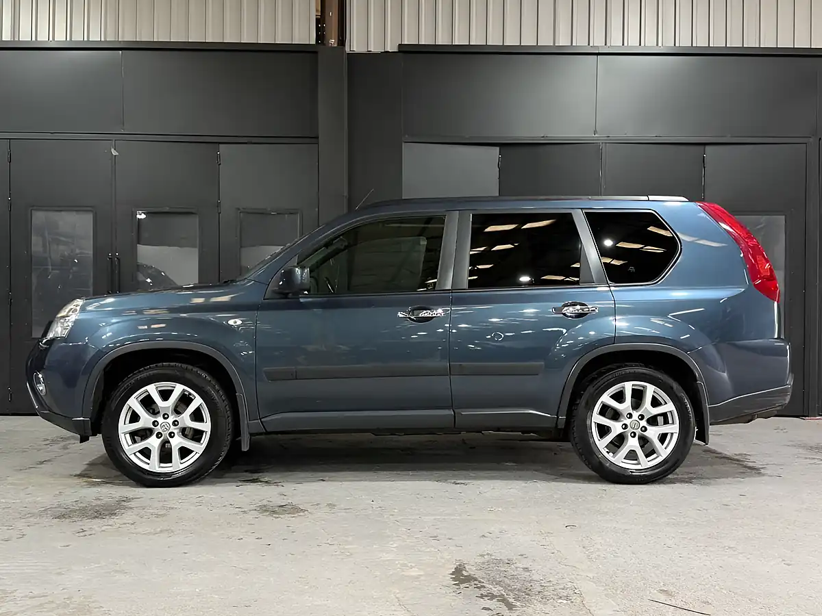 Used 2013 Nissan X-Trail Tekna Blue - Interior and Exterior details 12