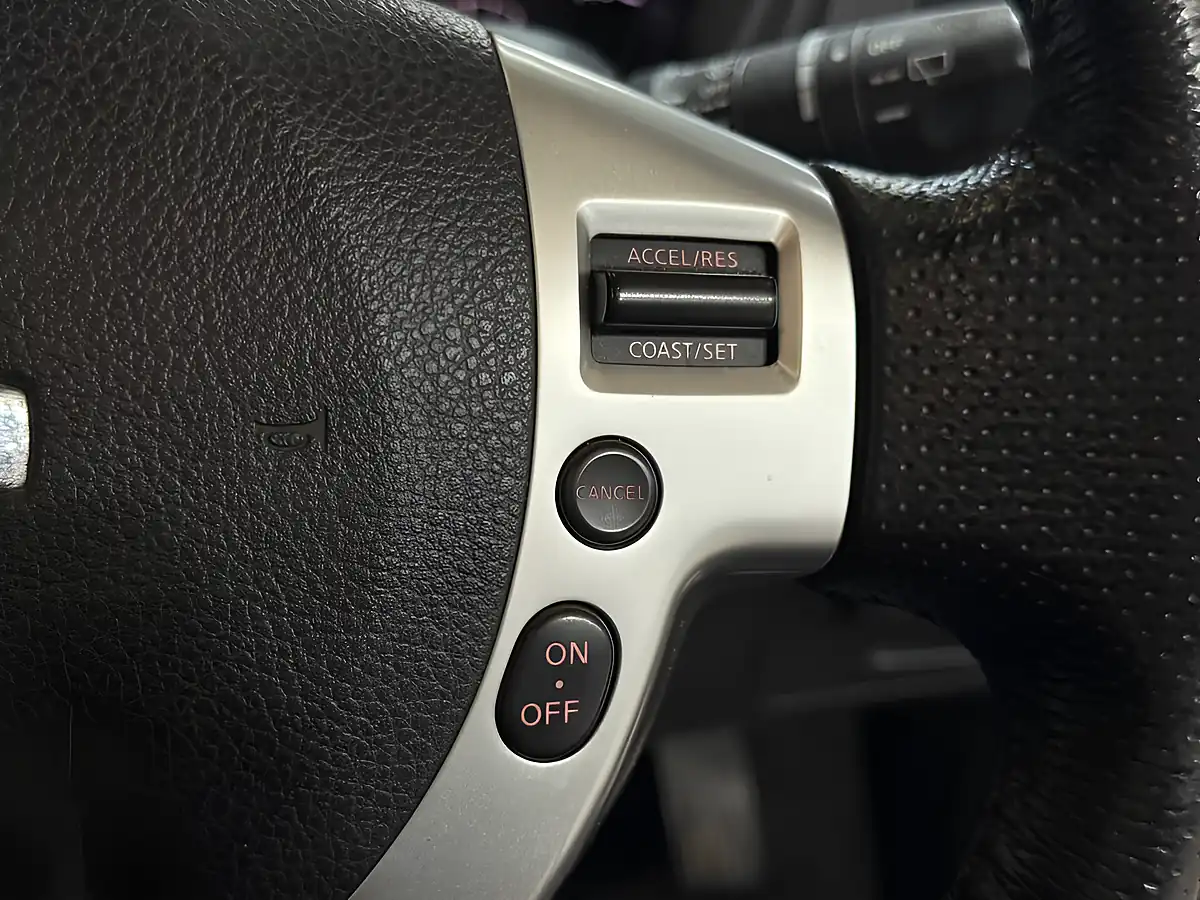 Used 2013 Nissan X-Trail Tekna Blue - Interior and Exterior details 14