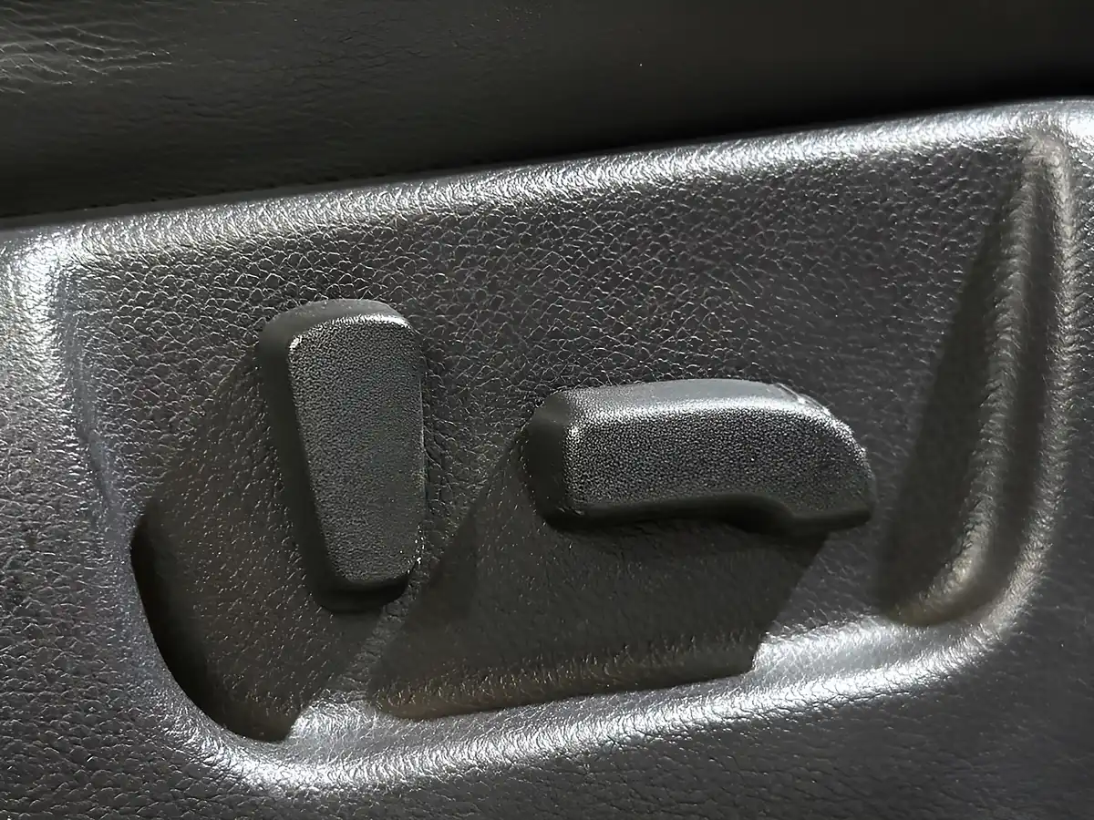 Used 2013 Nissan X-Trail Tekna Blue - Interior and Exterior details 15