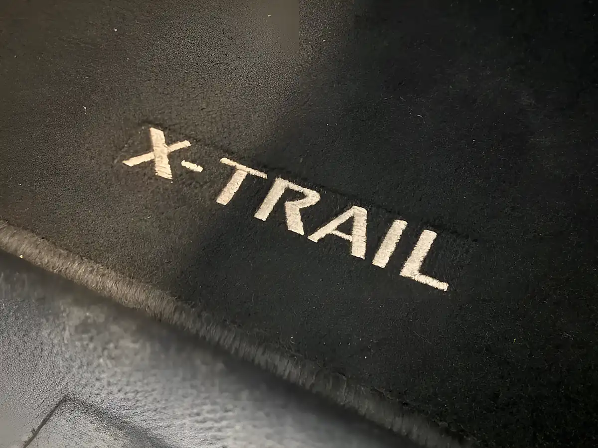 Used 2013 Nissan X-Trail Tekna Blue - Interior and Exterior details 16